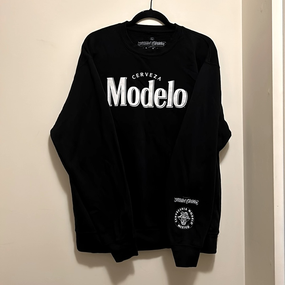 Modelo Black Crewneck Sweatshirt